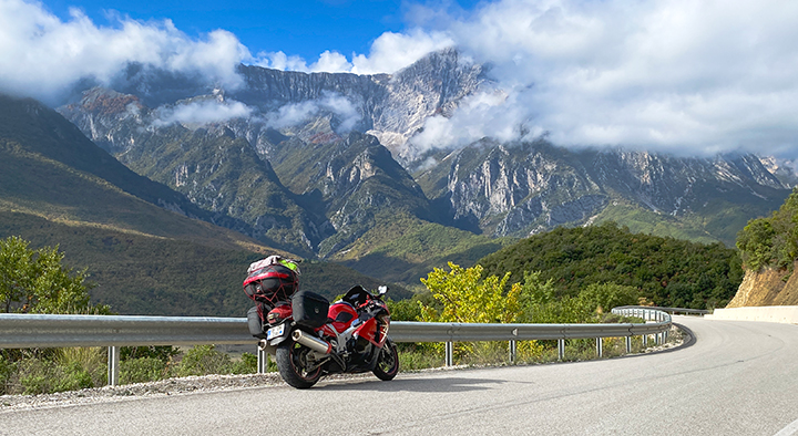Pe SH75, Albania