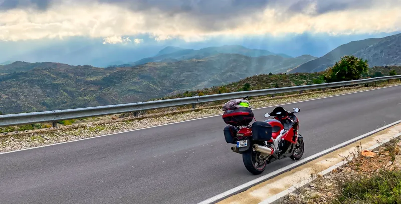 Oboseala pe motocicletă la drum lung: 10 greșeli comune și cum le eviți!