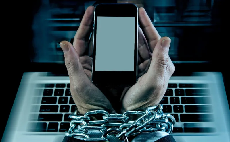 Social Media și prețul atenției: cum ne influențează algoritmii!