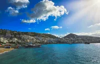 Faleza Saranda din dronă și la pas