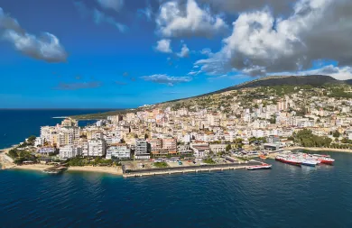 Faleza Saranda din dronă și la pas: Saranda din drona