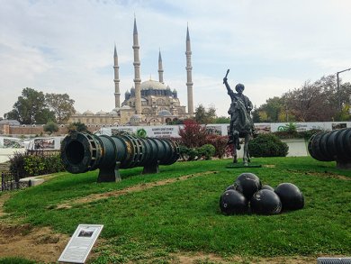 O dimineață în Edirne, Turcia: Statuia lui Mehmed