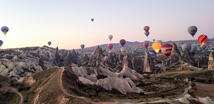 Cu balonul deasupra Goreme Cappadocia