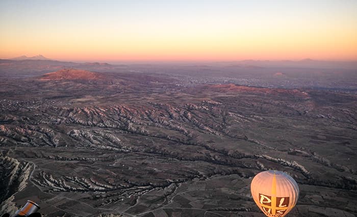 Cu balonul deasupra Goreme Cappadocia