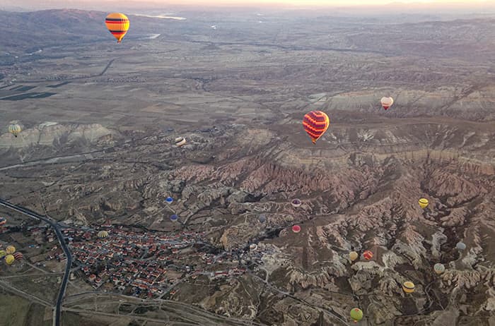 Cu balonul deasupra Goreme Cappadocia