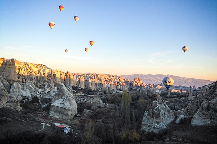 Cu balonul deasupra Goreme Cappadocia