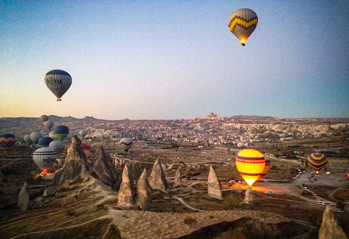 Cu balonul deasupra Goreme Cappadocia