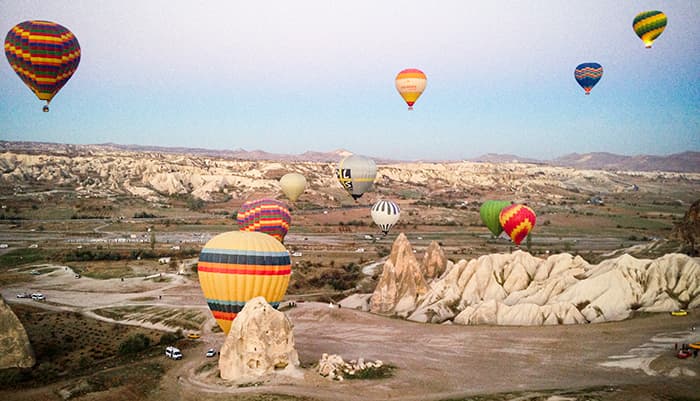 Cu balonul deasupra Goreme Cappadocia