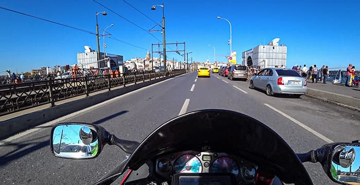 Cu motocicleta Suzuki Hayabusa pe Podul Galata Istanbul