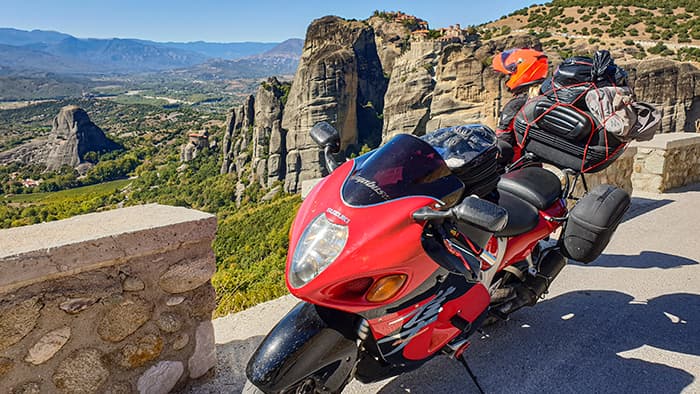 cu motocicleta la Meteora