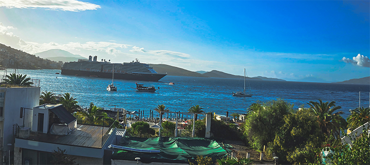 Saranda de la balconul hotelului